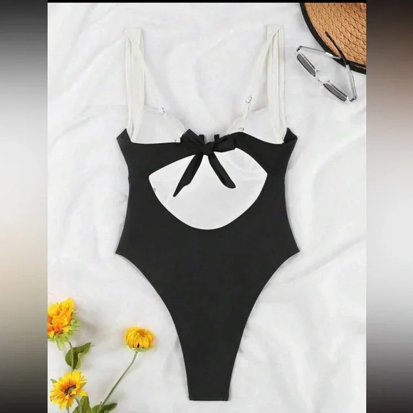 New to Posh C 🔆| Sol Elegante exy V-Neck Black & White Swimsuit - Picture 6 of 8